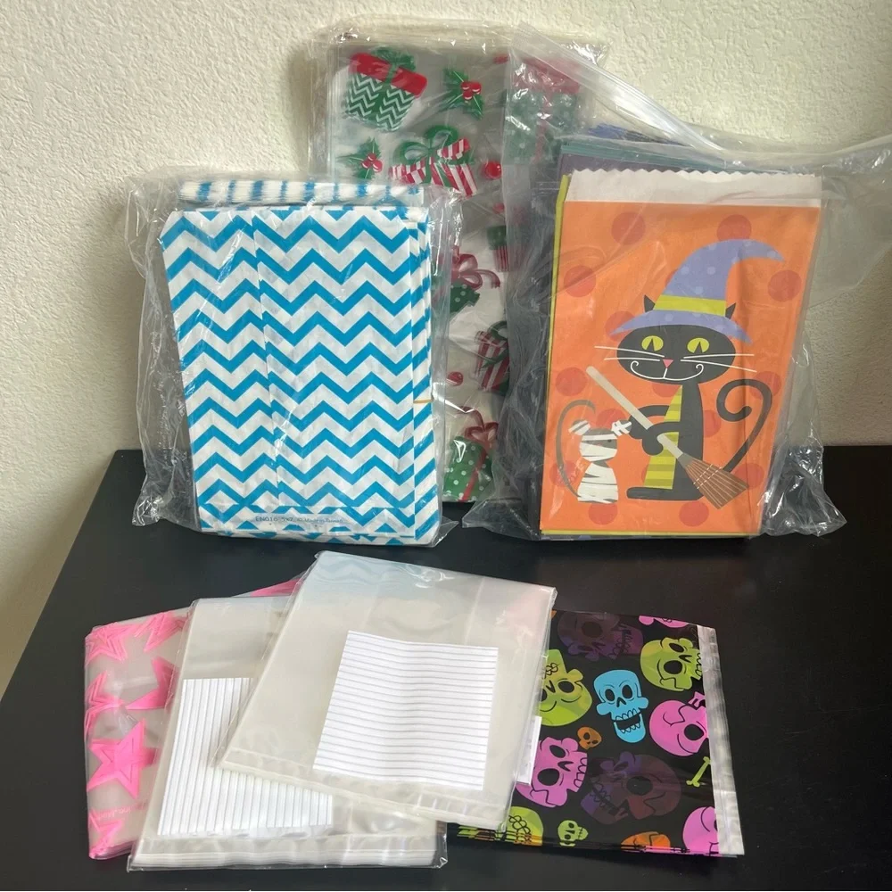 🎉 New🎉 370+ Christmas, Halloween & More Party Favor Bags & Stickers Bundle